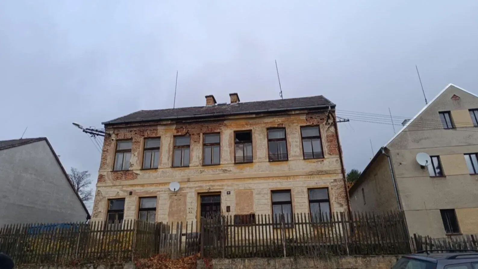 Prodej pozemků s domem